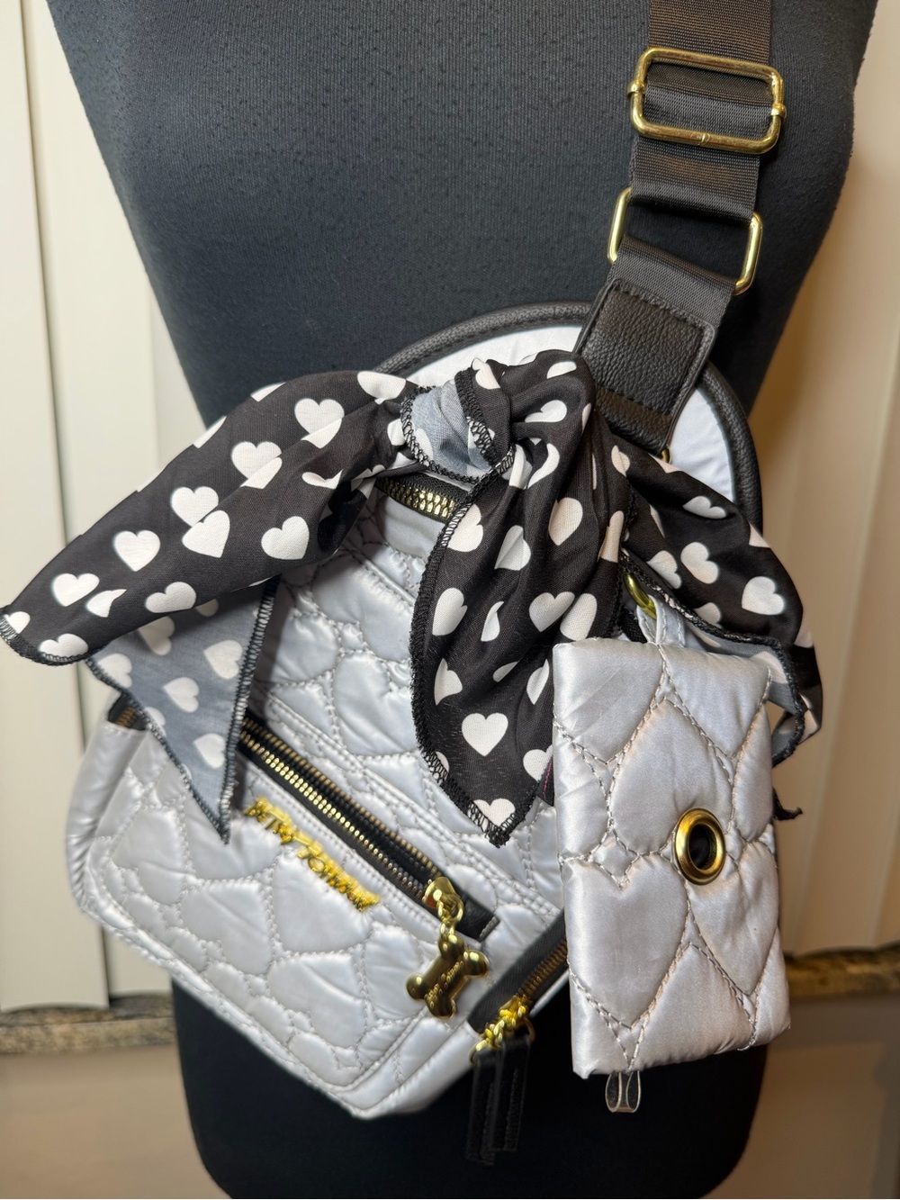 Betsey Johnson quilted silver 3-piece pet bag set heart-quilted pattern + scarf